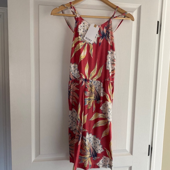 Roxy Dresses & Skirts - Roxy NWT Coral zip back dress with floral design